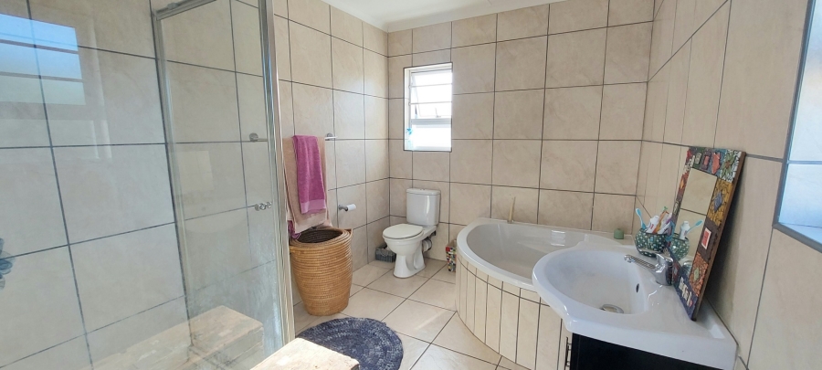 3 Bedroom Property for Sale in Sunrise On Sea Eastern Cape